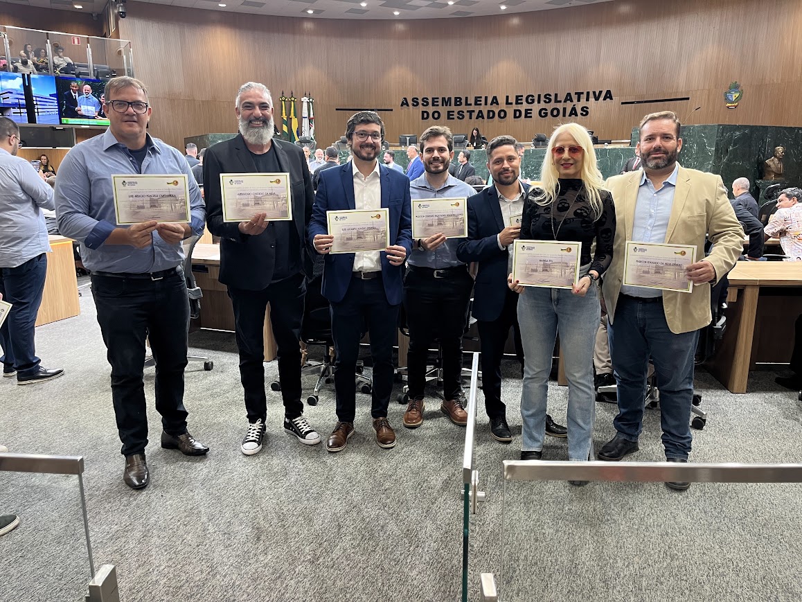 Walace Graça recebendo homenagem oficial na Assembleia Legislativa do Estado de Goiás